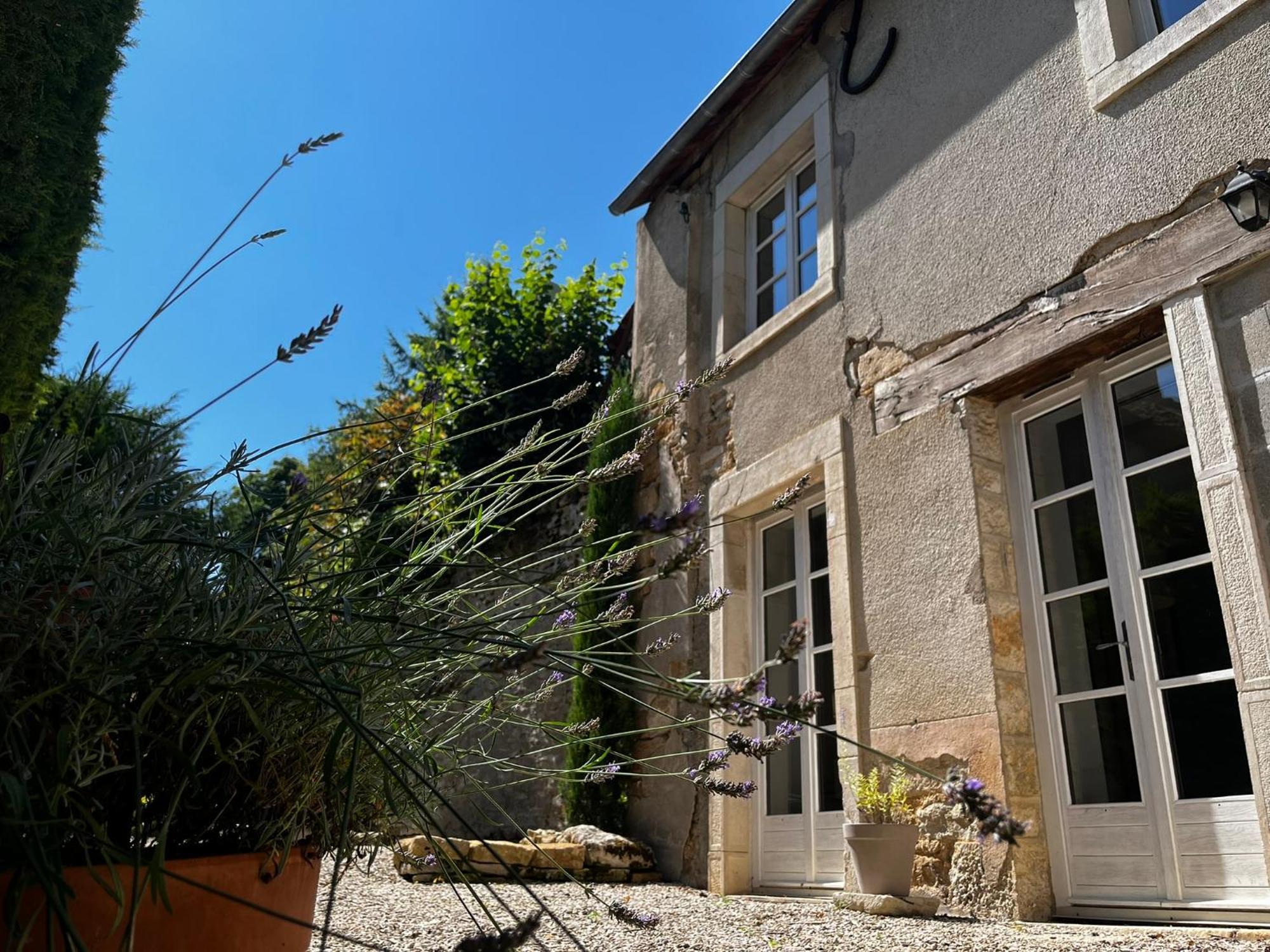 Charming Cottage In Chateau Les Roches Gardens Мон-Сен-Жан Экстерьер фото